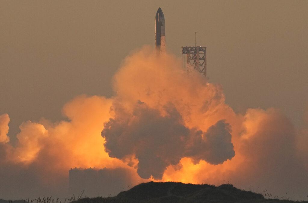 SpaceX launched its giant new rocket but explosions end the second test flight.