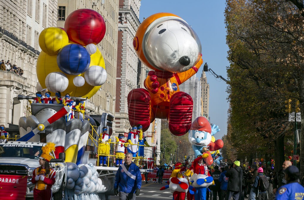 Balloons, bands, celebrities and Santa: Macy’s Thanksgiving Day Parade kicks off