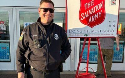 Community Engagement Paducah Officer Helps During Christmas