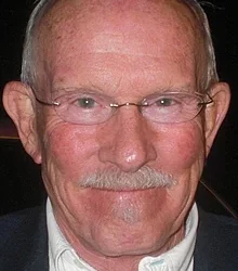 Comedian Tom Smothers, one-half of the Smothers Brothers, dies at 86