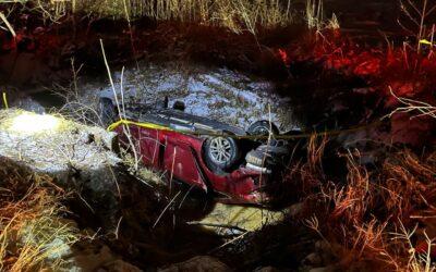 “Rescue Operation in Graves County: Deputies and Emergency Teams Save Woman from Overturned Vehicle in Creek”