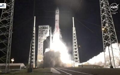 First US lunar lander in more than 50 years rockets toward moon with commercial deliveries