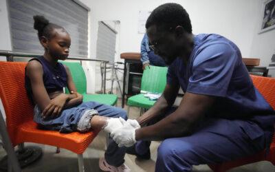 Nigerian group provides hundreds of prosthetic limbs to amputee children thanks to crowdfunding