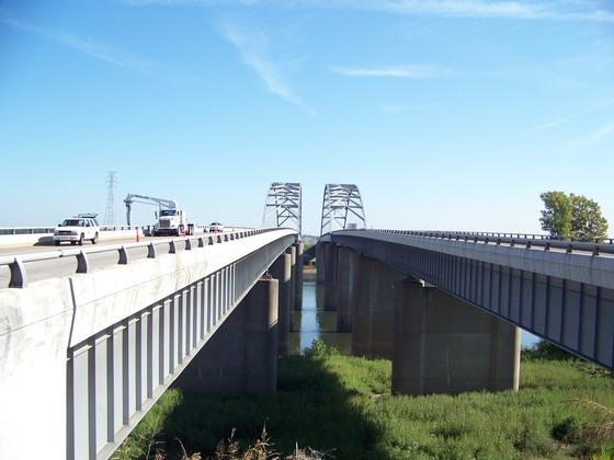 Rolling Roadblocks on I-24 Eastbound Near 29mm for Tennessee River Bridge Work Zone on Tuesday