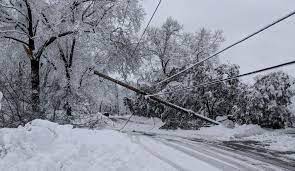 An Oregon teen saw 3 people die after they slid on ice into a power line. Then she went to help