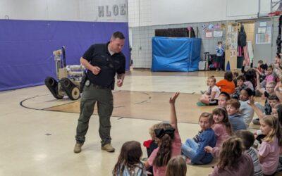 Paducah Police Showcase Bomb Disposal Robot to Hendron Lone Oak Elementary Robotics Students