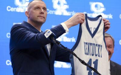 Mark Pope introduced as Kentucky’s coach, affirms expectation that ‘We are here to win banners’