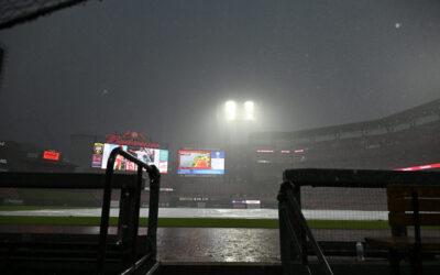 White Sox wait out 3-hour rain delay in 10th inning to beat Cardinals 6-5