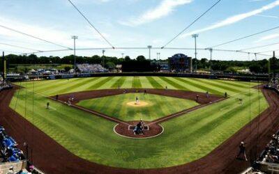 Amick belts three-run home run and top-seeded Tennessee tops Northern Kentucky 9-3 in NCAA opener